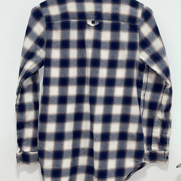 Women’s Vans Off The Wall Button Down Long Sleeve Shirt - Picture 6 of 6